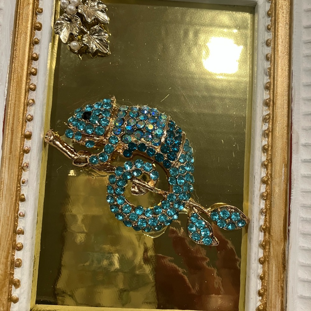 FRAMED JEWELRY ART. UNIQUE OOAK HANDMADE RHINESTONE CHAMELEON - Picture 4 of 6